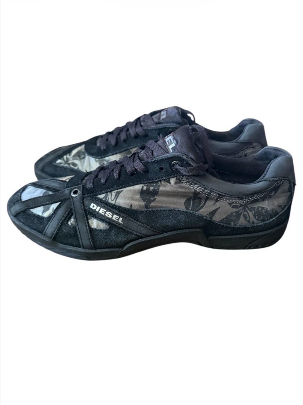 Diesel Woman’s Black and Gray Graphic Lace-Up Sneakers